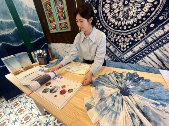 近日拍攝的浙江省義烏市后宅街道李祖村染坊。新華社記者 于佳欣 攝